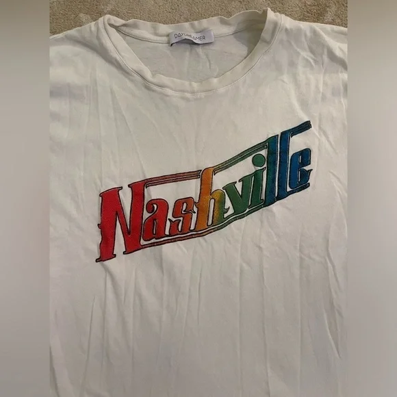 Nashville rainbow Daydreamer graphic T-shirt women’s size medium - Picture 3 of 6